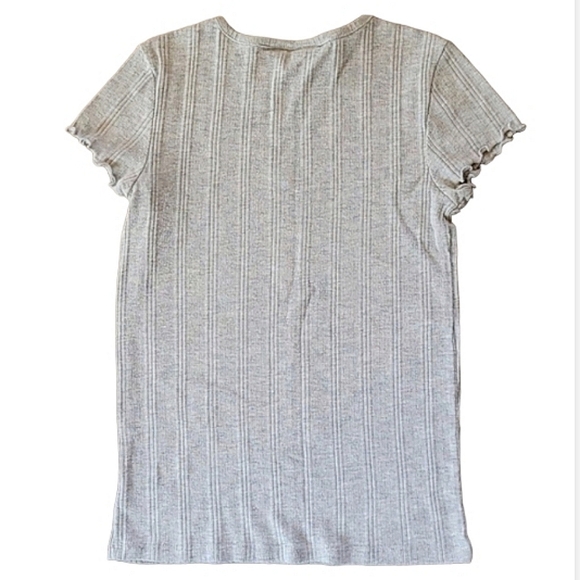 Girl's GAP Kids Grey Knit Shirt With Lettuce Trim Size Large - Picture 3 of 6